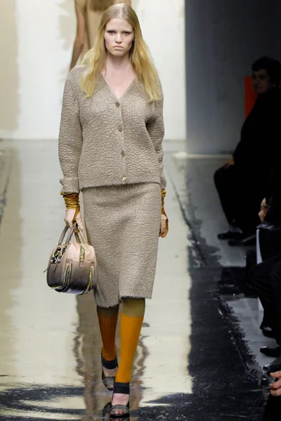 Look 16